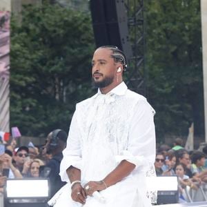 et de garder les pieds sur terre. 

Slimane lors du dernier relais de La Flamme Olympiques avant la cérémonie d'ouverture des Jeux Olympiques (JO) de Paris 2024 à Saint-Denis, Seine Saint-Denis, France, le 26 juillet 2024. © Melloul-Tribeca/Bestimage