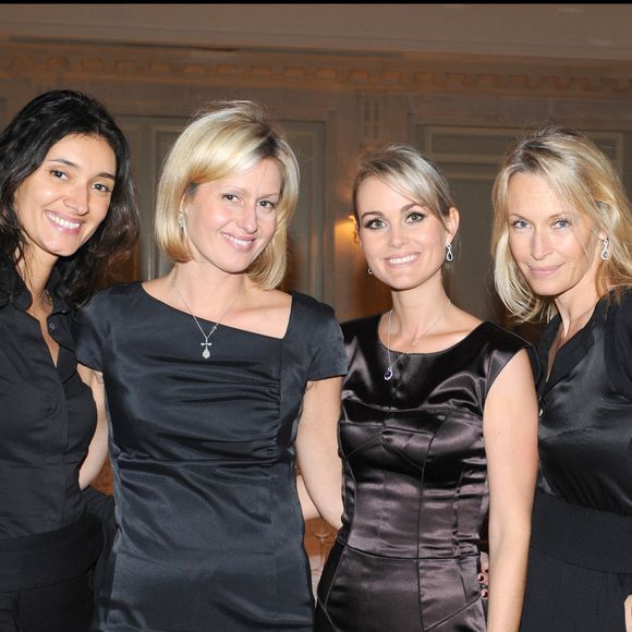 La mise au point, frontale et directe, était venue de la bouche de la plus jeune du clan Hallyday, Joy. 

Zofia Reno, Luana Belmondo, Laeticia Hallyday et  Estelle Lefébure, avenue Montaigne. ANGELI-JACOVIDES / BESTIMAGE