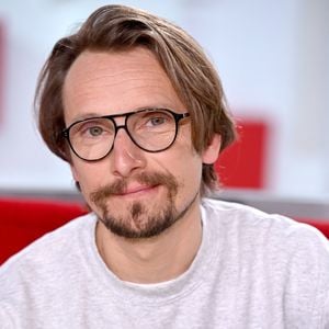 Le comédien a révélé avoir été harcelé jeune : « On m’appelait le nain, le nabot ».

Exclusif - Lorant Deutsch - Enregistrement de l'émission Vivement dimanche au studio Gabriel, presentée par Michel Drucker

Guillaume Gaffiot/Bestimage