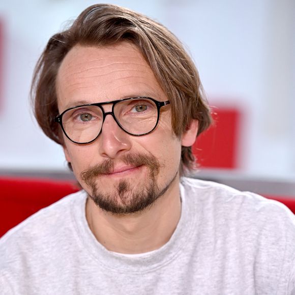 Le comédien a révélé avoir été harcelé jeune : « On m’appelait le nain, le nabot ».

Exclusif - Lorant Deutsch - Enregistrement de l'émission Vivement dimanche au studio Gabriel, presentée par Michel Drucker

Guillaume Gaffiot/Bestimage