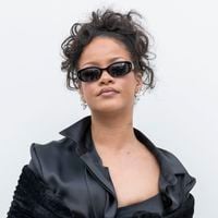Pour sa manucure, Rihanna opte souvent pour une couleur indémodable mais qui ne va pas à tout le monde