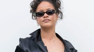 Pour sa manucure, Rihanna opte souvent pour une couleur indémodable mais qui ne va pas à tout le monde