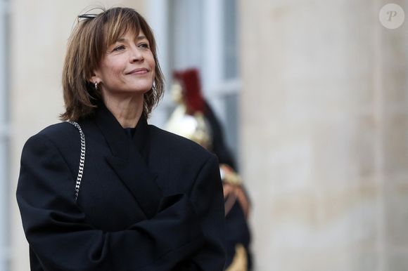 L'actrice Sophie Marceau - Arrivée des invités au dîner d'Etat en l'honneur du président chinois Xi Jinping et de sa femme la Première Dame Peng Liyuan au palais présidentiel de l'Elysée à Paris, France, le 6 mai 2024. © Stéphane Lemouton / Bestimage