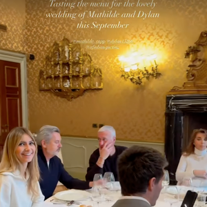 Didier Deschamps teste le menu qui sera servi au futur mariage de son fils Dylan.
Crédit : Instagram/mathilde_capp