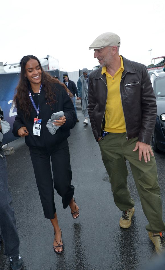 Vincent Cassel et sa compagne Narah Baptista lors des "24H du Mans 2024", le 15 juin 2024.
© Rachid Bellak/Bestimage