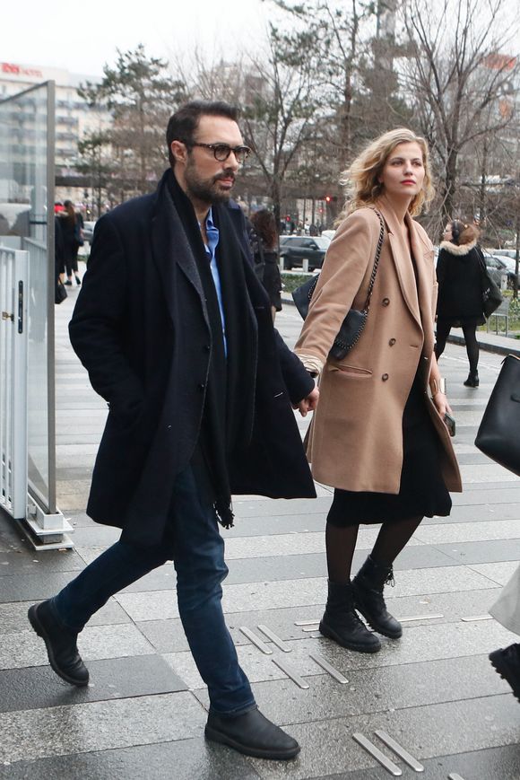 Nicolas Bedos, avec sa compagne Pauline Desmonts sort du tribunal correctionnel de Paris où il était convoqué pour agression sexuelle en état d'ivresse sur une jeune femme de 25 ans ; le procès est reporté en septembre 2024.

© Christophe Clovis / Bestimage