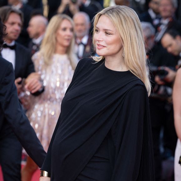 Certaines optent pour la robe sombre comme Virginie Efira en 2023

Virginie Efira assiste au tapis rouge de "L'Ete Dernier" lors de la 76e édition du festival de Cannes au Palais des Festivals le 25 mai 2023 à Cannes, France. Photo by Shootpix/ABACAPRESS.COM