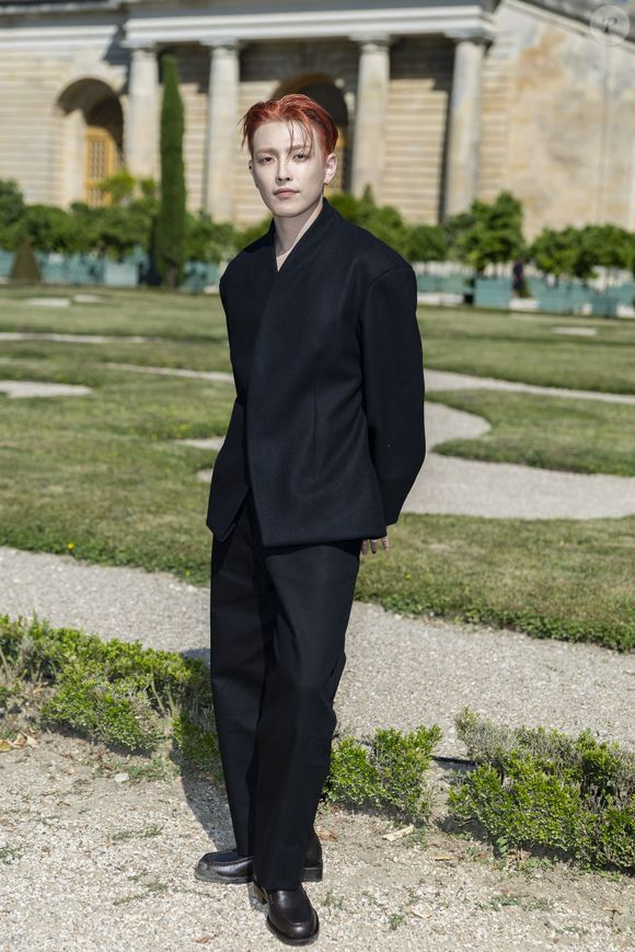 Hong Joong Kim - VIP @ Défilé de mode Jacquemus dans les jardins de l’Orangerie à Versailles le 29 juin 2025. au photocall du défilé Jaquemus de la mode homme Printemps/Été 2026 dans le cadre de la Fashion Week de Paris dans les jardins de l’Orangerie à Versailles, France, le 29, 2025. © Olivier Borde/Bestimage