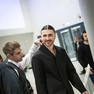 L’interprète du titre "Ceux qu'on était" a ensuite réservé une belle surprise à ses fans : "L’album live en DVD et Vinyle sera dispo le 17 avril. Ce live, c’est un morceau de cette tournée gravée pour toujours. Tellement hâte que vous puissiez revivre tout ça".

Exclusif - Pierre Garnier - Backstage de la cérémonie des 41èmes Victoires de la Musique à la Seine Musicale à Boulogne-Billancourt le 13 février 2026.
© Jacovides / Moreau / Bestimage