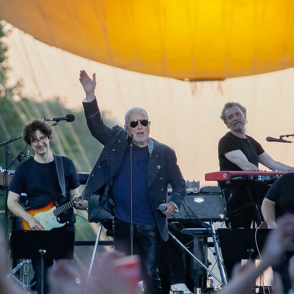 Bernard Lavilliers - Soirée du "Grand Concert de la fête de la musique" au Jardin des Tuileries, autour de la vasque olympique, présentée par D. Bürki et M. Bouhafsi et retransmis en direct sur France 2 à Paris le 21 juin 2025. © Marc Ausset-Lacroix - Jack Tribeca - Christophe Clovis / Bestimage