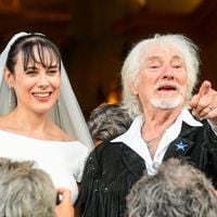 Retour sur le mariage d'Hugues Aufray avec Murielle : santiags, colombes et dîner à Louveciennes... avec Renaud et Jean-Luc Reichmann