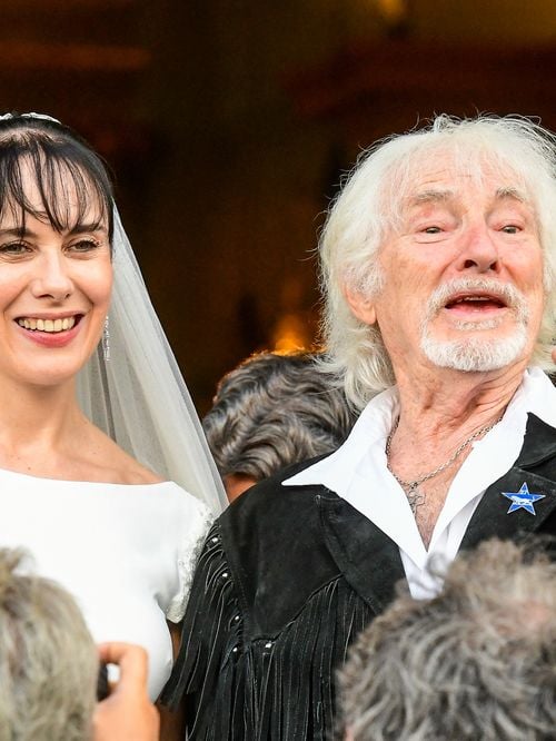 Retour sur le mariage d'Hugues Aufray avec Murielle : santiags, colombes et dîner à Louveciennes... avec Renaud et Jean-Luc Reichmann