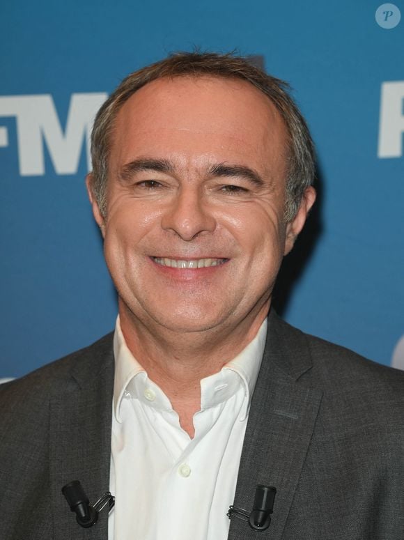 "Après 18 ans sur la matinale de @BFMTV , Christophe Delay va céder sa place, Dominique Tenza (#Le1245 #Le1945 week-end sur @M6 ) est pressenti pour lui succéder à la tête de #PremièreÉdition", peut-on lire.

Christophe Delay - Conférence de rentrée 2022/2023 BFM TV à Paris le 6 septembre 2022. © Coadic Guirec/Bestimage