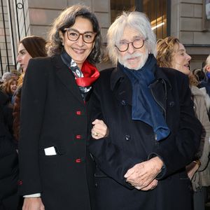 Pierre Richard et sa femme Ceyla Lacerda - Dévoilement d'une plaque en hommage à Kenzo Takada saluant l'héritage du créateur japonais décédé en 2020 devant la Galerie Vivienne à Paris le 16 janvier 2024. © Coadic Guirec/Bestimage