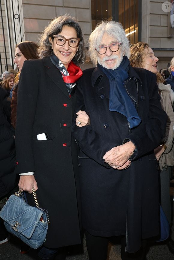 Pierre Richard et sa femme Ceyla Lacerda - Dévoilement d'une plaque en hommage à Kenzo Takada saluant l'héritage du créateur japonais décédé en 2020 devant la Galerie Vivienne à Paris le 16 janvier 2024. © Coadic Guirec/Bestimage