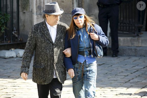 Fidèle à sa discrétion, il n’a jamais recherché la célébrité malgré son immense talent.

En France, à Paris, Areski Belkacem et sa femme Brigitte Fontaine lors des obsèques d'Alain Bashung dans l'église de Saint-Germain-des-Prés. Le 20 mars 2009. © Jean-Jacques Descamps via Bestimage