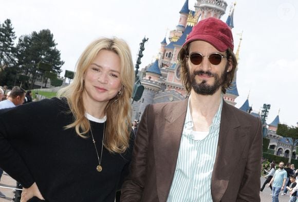Exclusif - Virginie Efira et son compagnon Niels Schneider au lancement du Disney Music Festival à Disneyland Paris le 26 avril 2025. © Coadic Guirec / Bestimage
