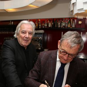 Entouré de ses proches.

Pierre Arditi et Jean-Luc Petitrenaud - Lancement du livre de J-L Petitrenaud "Les quatre saisons d'Emile et Marcelle" au restaurant Lavinia à Paris le 5 novembre 2018. © Denis Guignebourg/Bestimage