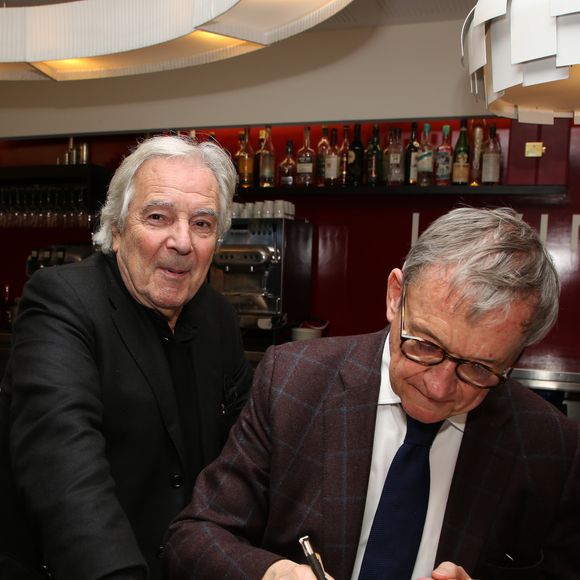 Entouré de ses proches.

Pierre Arditi et Jean-Luc Petitrenaud - Lancement du livre de J-L Petitrenaud "Les quatre saisons d'Emile et Marcelle" au restaurant Lavinia à Paris le 5 novembre 2018. © Denis Guignebourg/Bestimage