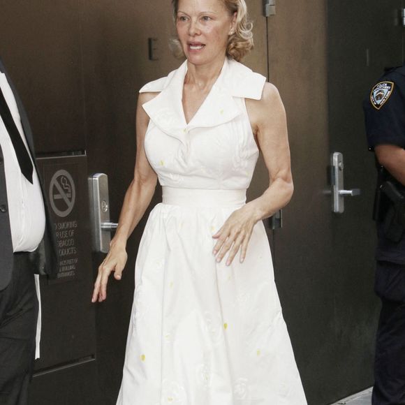 Pamela Anderson à 'Live with Kelly & Mark' pour parler de son nouveau film 'The Naked Gun' à New York City, Ny, USA le 29 juillet 2025. Photo by Roger Wong/INSTARimages/ABACAPRESS.COM