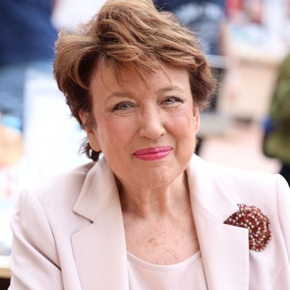 Roselyne Bachelot assite au 5ème festival du Livre de Paris au Grand Palais à Paris, France, le 18 avril 2026. Les 17, 18 et 19 avril 2026, le Festival du livre de Paris célébrera les livres et la lecture, sous toutes ses formes, pour tous les publics. © Denis Guignebourg/Bestimage