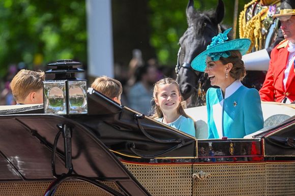 Elle qui est pourtant connue pour être sage, obéissante et rentrant dans les rangs, a surpris.

La princesse Charlotte de Galles, Catherine (Kate) Middleton, princesse de Galles, - Les membres de la famille royale britannique arrivent à Buckingham Palace pour la cérémonie Trooping the Colour à Londres, le 14 juin 2025. Affecté par le crash du Boeing 787 Dreamliner à Ahmedabad du 12 juin, le souverain et les officiels porteront un brassard noir en hommage aux plus de 270 victimes. Bon nombre d'elles étaient des ressortissants britanniques.
© Backgrid / Bestimage