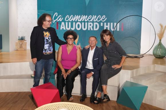 Laurent Karila, Amina Yamgnane, Marc Geiger, Faustine Bollaert sur le plateau de l'émission "ça commence aujourd'hui" sur France 2. Paris le 1er septembre 2023. Crédit Jack Tribeca / Bestimage