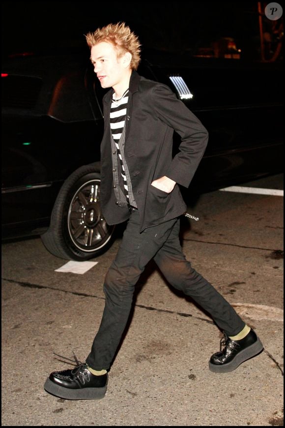 Confettis, serpentins et pyrotechnie étaient au rendez-vous, comme un squelette gonflable. Bien sûr, le groupe a joué ses plus grands tubes devant un public en transe.

Deryck Whibley à Los Angeles.
PER / FAME PICTURES / BESTIMAGE