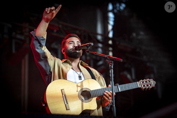 Kendji Girac en concert lors du festival de musique du Printemps de Perouges au Chateau de Saint-Maurice-de-Remens le 29 juin 2025. © Sandrine Thesillat / PsNewZ / Bestimage