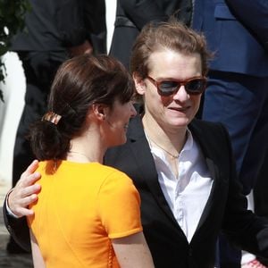 Le chanteur Bénabar et sa femme Nathalie - Mariage religieux de Pascal Obispo et Julie Hantson en l'église Notre-Dame-des-Flots au Cap-Ferret le 19 septembre 2015