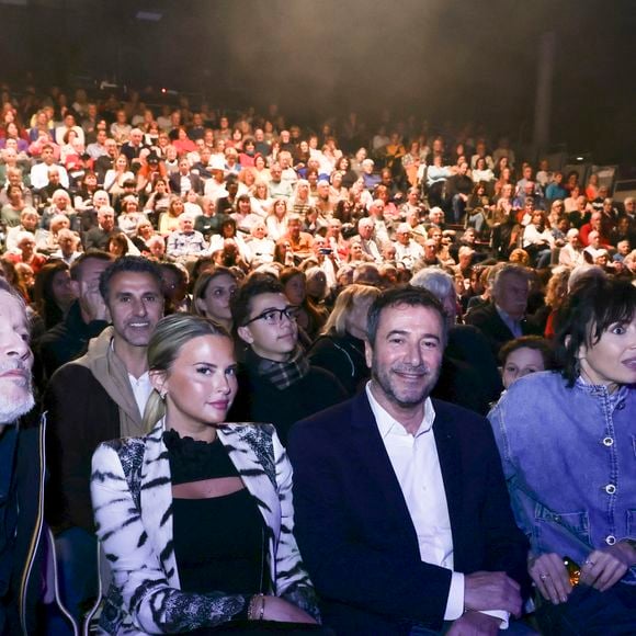 Pour assister à un magnifique show de cabaret

Exclusif - Kelly Vedovelli, Bernard Montiel, Géraldine Maillet et Jean-Michel Maire - Les célèbres personnalités de la télé se sont retrouvés avec bonheur, dans le Sud, à Vallauris Golf-Juan, pour assister à un magnifique show de cabaret, en présence de Mr Le Maire K. Luciano et ses adjoints, heureux de répondre à l'invitation du dynamique Président de l'association "Valoriser Vallauris Golf-Juan", Mr B. Darde, ce passionné d'art et du monde associatif projette également de créer un Musée de Sculpture à ciel ouvert , mêlant Art et Espace Public.  © Jack Tribeca/Bestimage