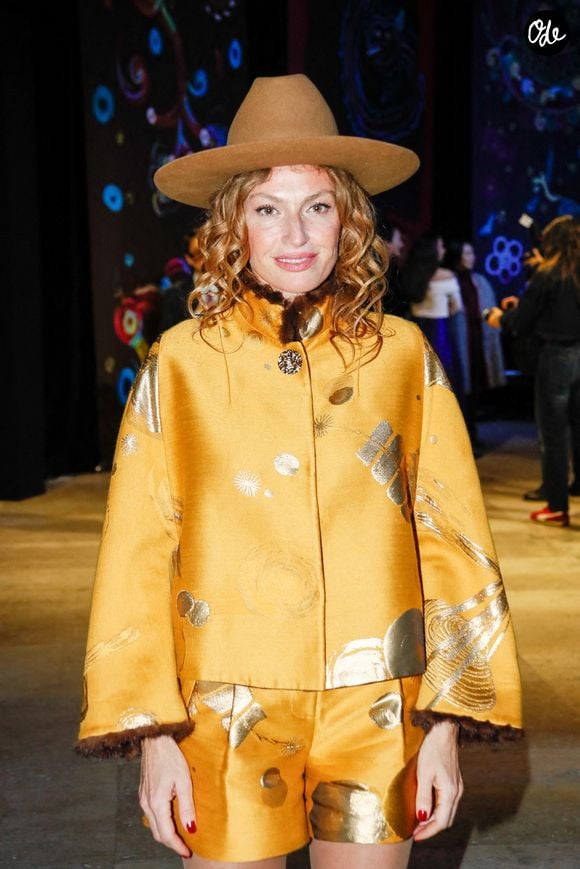 Aurélie Saada au front row du défilé Shiatzy Chen Mode Collection Prêt-à-Porter Automne/Hiver 2025-2026 lors de la Fashion Week de Paris (PFW) au palais de Tokyo, à Paris, France, le 10 mars 2025. © Christophe Clovis/Bestimage