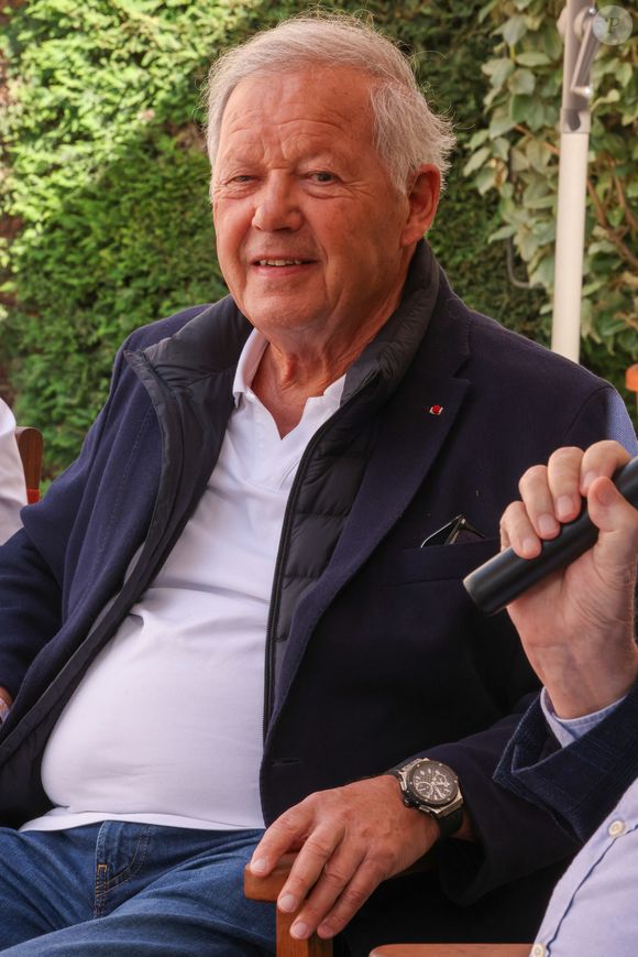 Les Chefs à Saint-Tropez fêtent les producteurs 2026 - "Dans les secrets des grandes maisons françaises" - Georges Blanc sur la terrasse de la salle Jean Desplas, place des Lices à Saint-Tropez, le 3 mai 2026. © Jean-Marc LhomerBestimage.