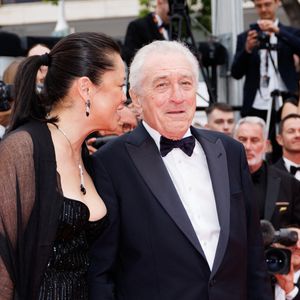 Malgré leur grande différence d'âge, l'instructrice d'arts martiaux et l'acteur octogénaire ne se sont jamais quittés. 

Tiffany Chen et son compagnon Robert de Niro - Montée des marches du film « Partir un jour » pour la cérémonie d’ouverture du 78ème Festival International du Film de Cannes, au Palais des Festivals à Cannes. Le 13 mai 2025
© Jacovides-Moreau / Bestimage