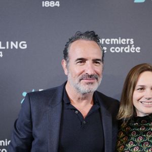 Jean Dujardin et sa femme Nathalie Péchalat (nouvelle présidente de l'association "Premiers de Cordée") - Dîner de charité Breitling à la Samaritaine pour l’association "Premiers de Cordée" à Paris le 4 avril 2024. © Rachid Bellak/Bestimage