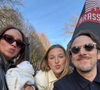 Et cette situation a ses bienfaits : une meilleure communication, notamment.

Helena Bailly avec son frère, sa belle-soeur et leur bébé. © Instagram