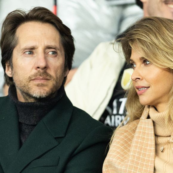 Ophélie Meunier et son mari Mathieu Vergne - Célébrités dans les tribunes du match de 8ème de finale aller de la Ligue Des Champions 2025-2026 (LDC) "PSG - Chelsea (5-2)" au Parc des Princes à Paris le 11 mars 2026. © Cyril Moreau/Bestimage