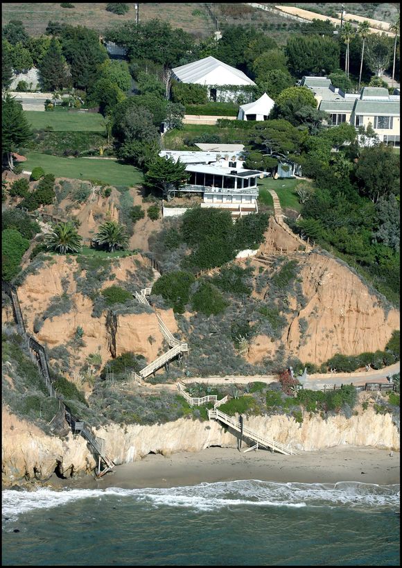 Exclusif - Vue aérienne de la maison de Angelina Jolie et Brad Pitt, le 20 septembre 2016 SUNSET PHOTO AGENCY / BESTIMAGE
