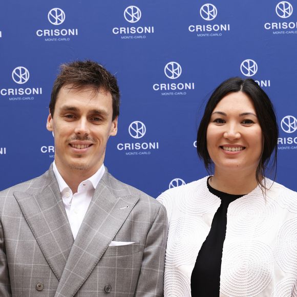tandis que l'heureuse maman a choisi un tendre cliché plus intime pour relayer son bonheur

Exclusif - Louis Ducret et sa femme Marie - Crisoni inaugure une nouvelle boutique pour les femmes rue Princesse Caroline en présence de ses ambassadeurs Louis et Marie Ducruet le 6 juin 2024. © Claudia Albuquerque/Bestimage