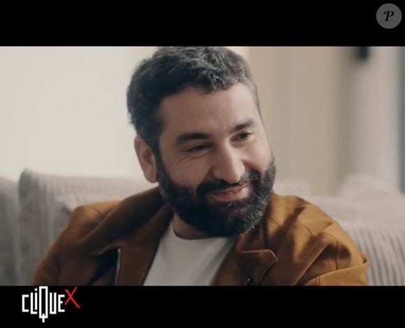 Mouloud Achour face à Kylian Mbappé dans l'émission "Clique". (Capture d'écran)