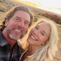 Un chanteur acclamé a perdu la vie à 57 ans avec sa femme et sa belle-fille