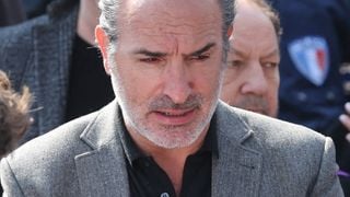 Jean Dujardin plongé dans une "énorme tristesse" : l’acteur prend la parole après le départ soudain de ces deux figures de la mode et du cinéma