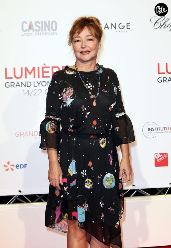 La comédienne a publié un message sur le compte Instagram de sa soeur samedi 8 août 2026.

Catherine Frot - Tapis rouge de la cérémonie d'ouverture du Festival Lumière  2017 au cours de laquelle Eddy Mitchell a reçu un hommage à Lyon, le 14 Octobre 2017
© Dominique Jacovides/Bestimage