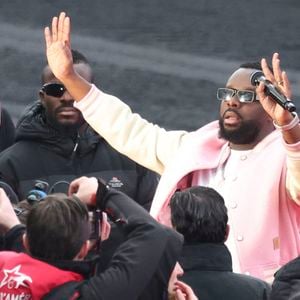 Face à la situation, il a décidé d’écourter son concert et de s’excuser auprès du public.

Show de de Gims lors du 105ème Prix d'Amérique à l'Hippodrome de Vincennes le 25 janvier 2026. © Michael Baucher/PsnewZ/Bestimage