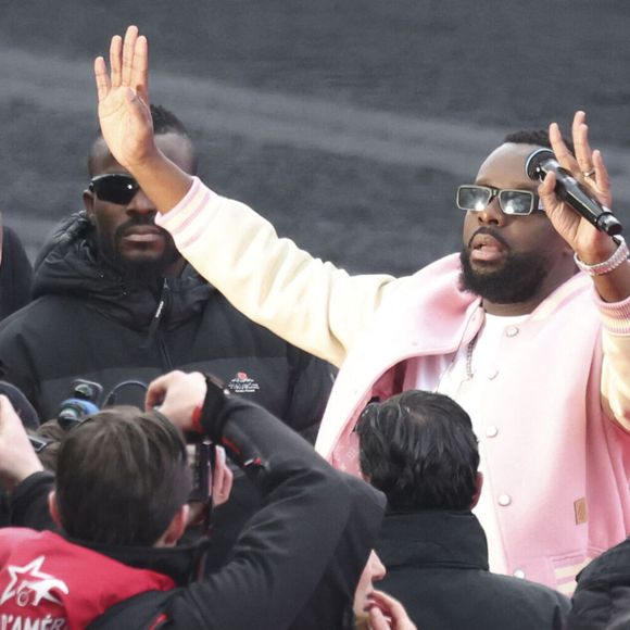 Face à la situation, il a décidé d’écourter son concert et de s’excuser auprès du public.

Show de de Gims lors du 105ème Prix d'Amérique à l'Hippodrome de Vincennes le 25 janvier 2026. © Michael Baucher/PsnewZ/Bestimage