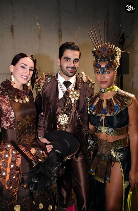Ana Riera, Christophe Licata, Elyorisa Makanga - Backstage du défilé d'ouverture du salon du chocolat 2024 à Paris porte de Versailles en faveur de l’association Mécénat Chirurgie Cardiaque à Paris le 29 octobre 2024. © Perusseau-Veeren/Bestimage