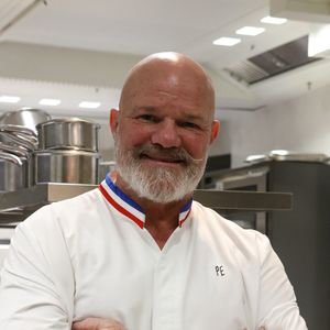 Le Clin Foc, à Criquebeuf-sur-Seine, avait été mis en lumière par Cauchemar en cuisine.

Exclusif - Le chef Philippe Etchebest dans les cuisines de son restaurant "Maison Nouvelle" à Bordeaux. ©Jean-Marc Lhomer/Bestimage.