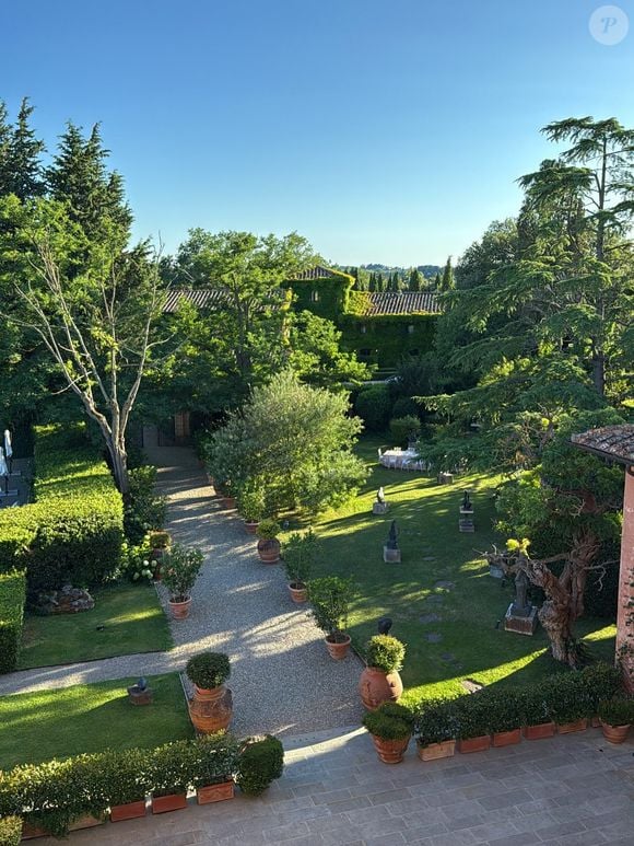 Kitty Spencer, la nièce de Diana et sa fille Athena mènent une vie de princesse...