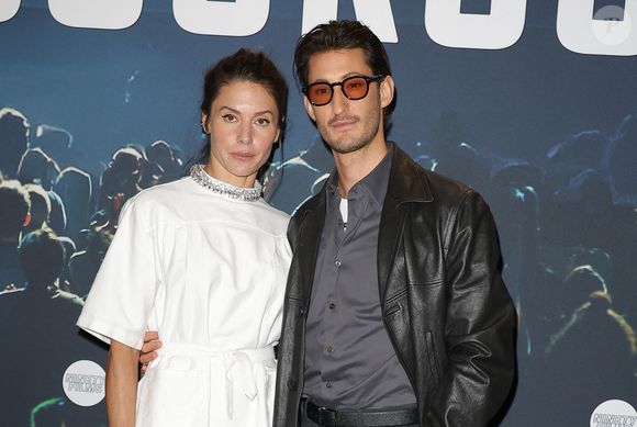 A l'occasion d'un voyage sur l'Ile Maurice, Pierre Niney résume ainsi son sentiment sur l'île de l'Océan Indien : “les gens et cette île sont magiques”.

Pierre Niney et sa compagne Natasha Andrews - Avant-première de la série "Gourou" au cinéma Pathé Palace à Paris le 26 janvier 2026. © Coadic Guirec/Bestimage