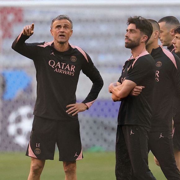 Luis Enrique, l'entraîneur du PSG, fait un geste lors de la séance d'entraînement avant la finale de la Ligue des Champions 2024/2025 entre le Paris Saint Germain et le FC Internazionale au stade Munich Football Arena à Munich (Allemagne), le 30 mai 2025.  © Inside/Bestimage